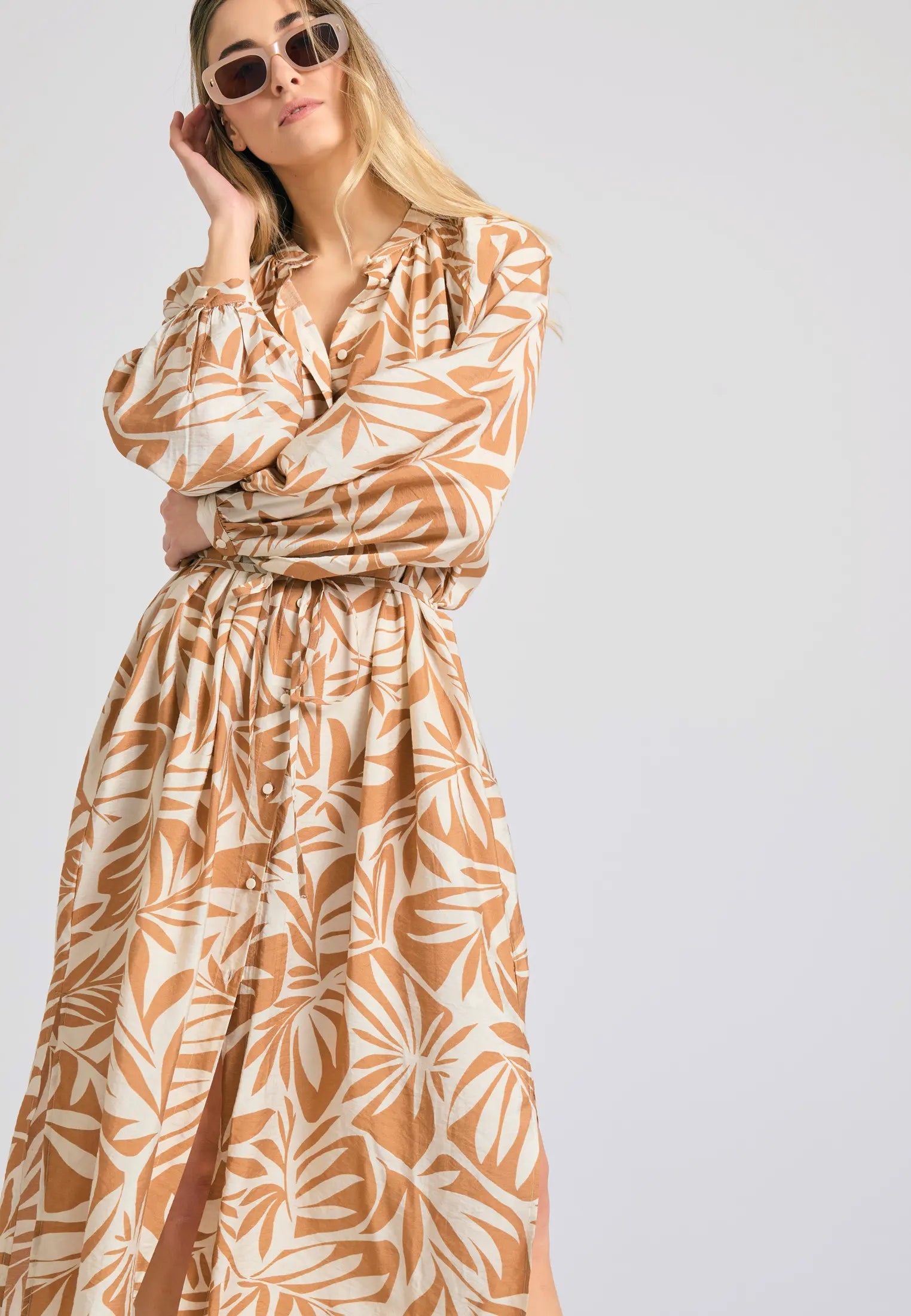 Oversized εμπριμε μιντι φορεμα από βισκοζη