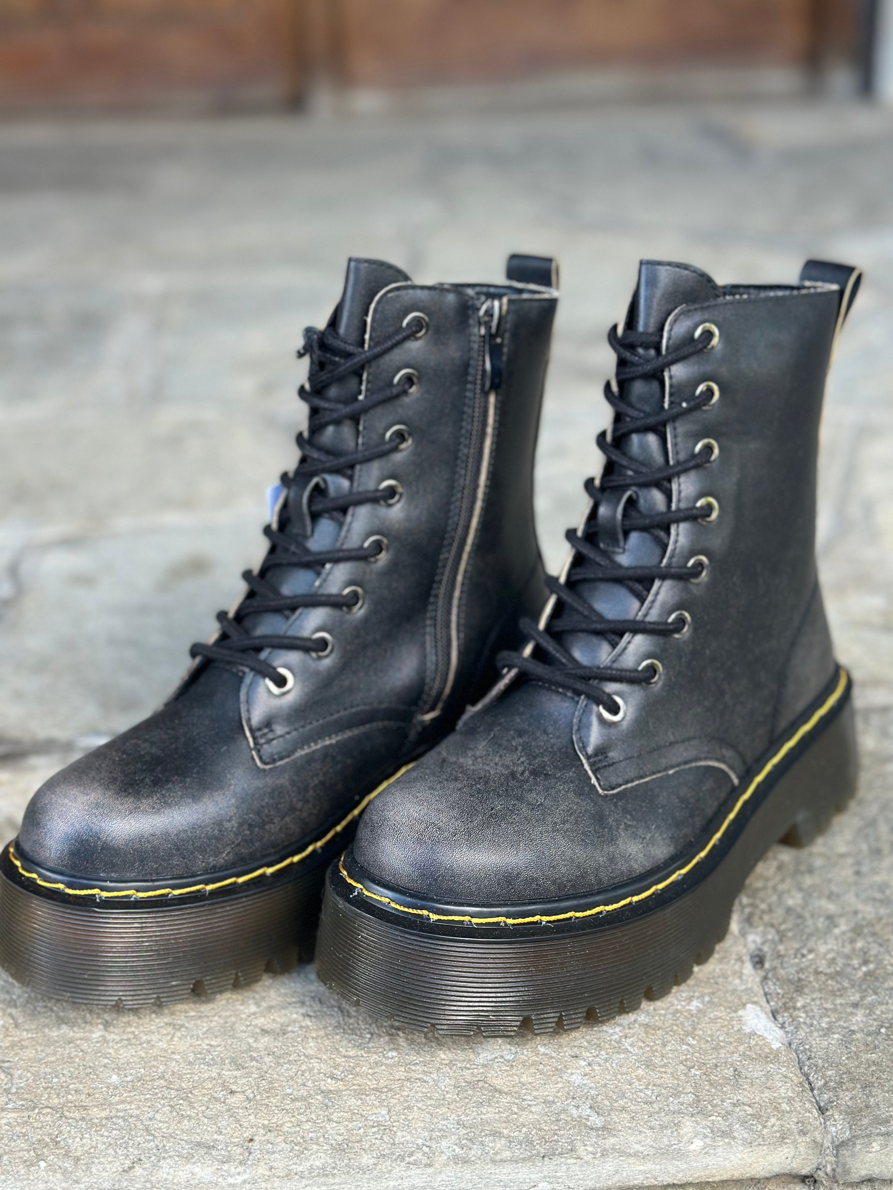 Μποτακι μαυρο με κορδονια και φερμουαρ στο πλαι