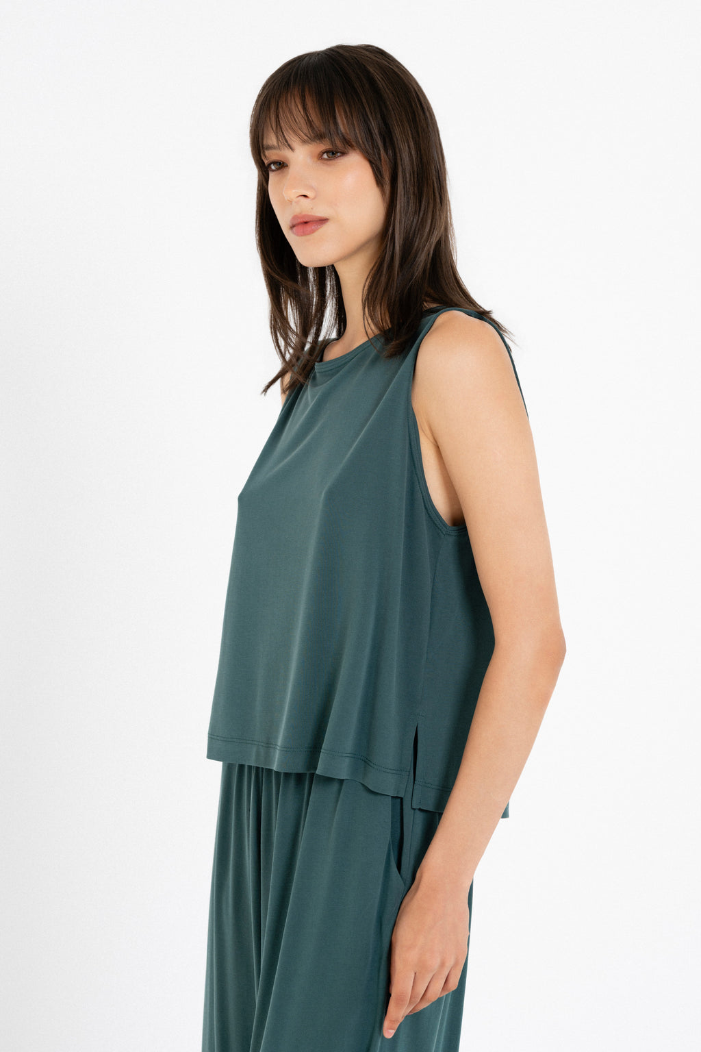 Basic Curpo Sleeveless Cropped Top