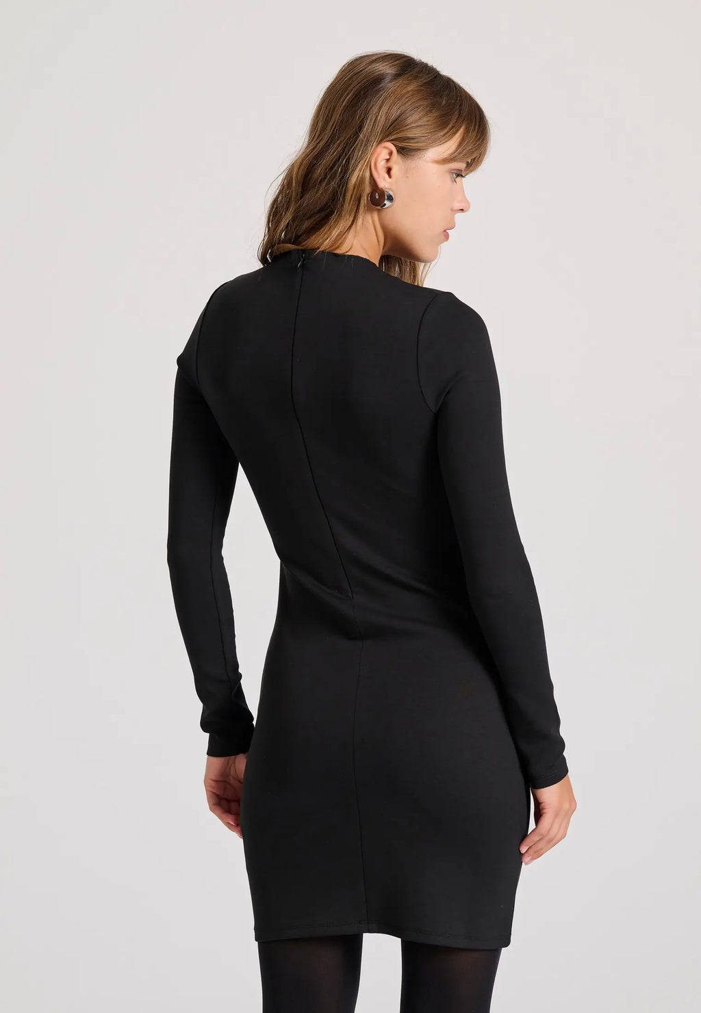 Μινι φορεμα με κλειστη λαιμοκοψη