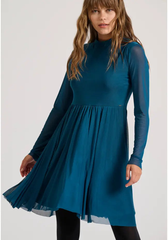 Μινι φορεμα με εσωτερικη φοδρα και τουλι