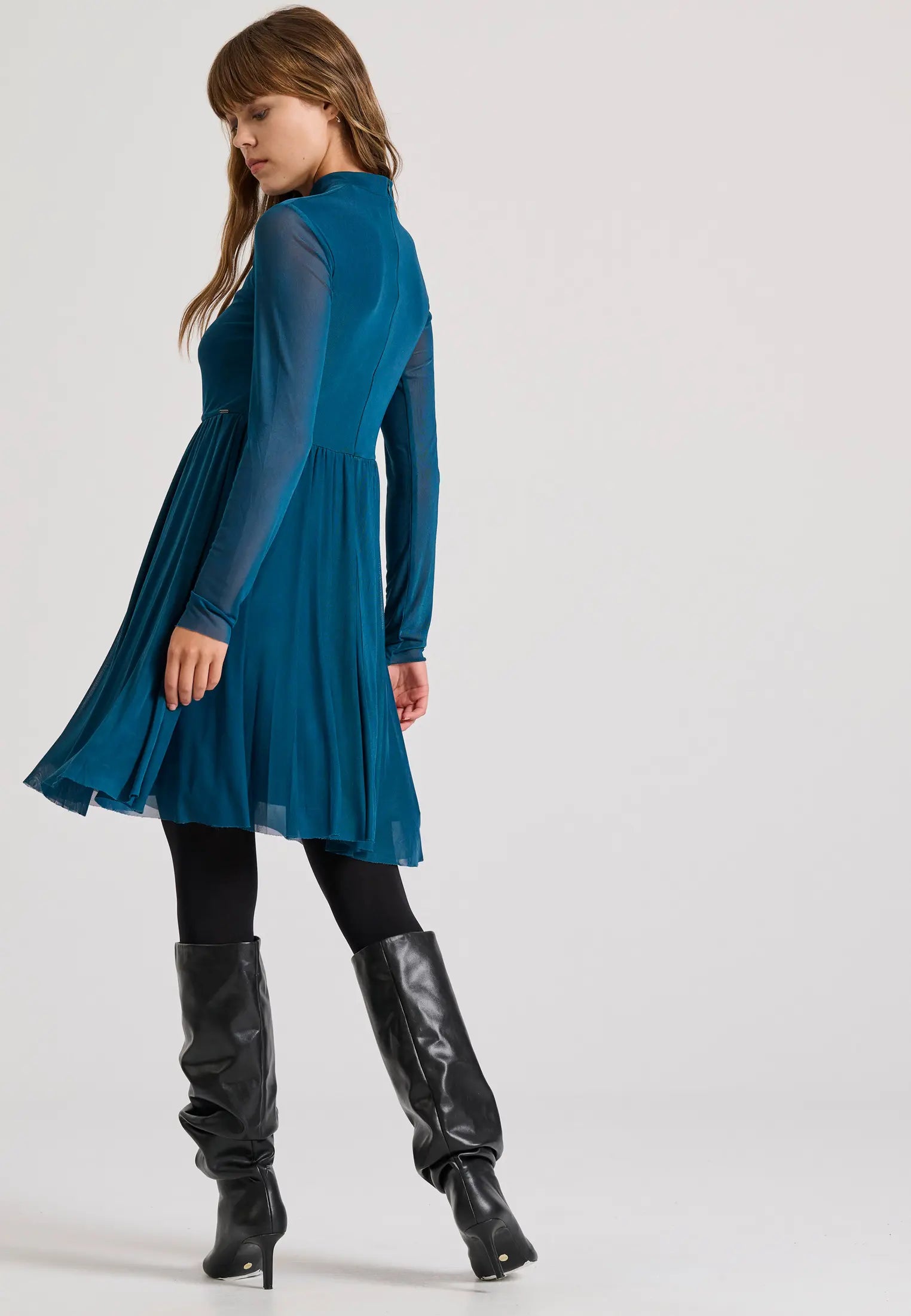 Μινι φορεμα με εσωτερικη φοδρα και τουλι