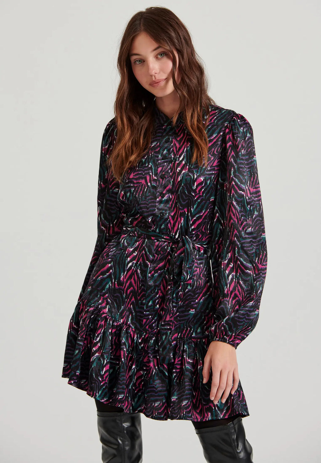 Εμπριμε μινι φορεμα με βολαν