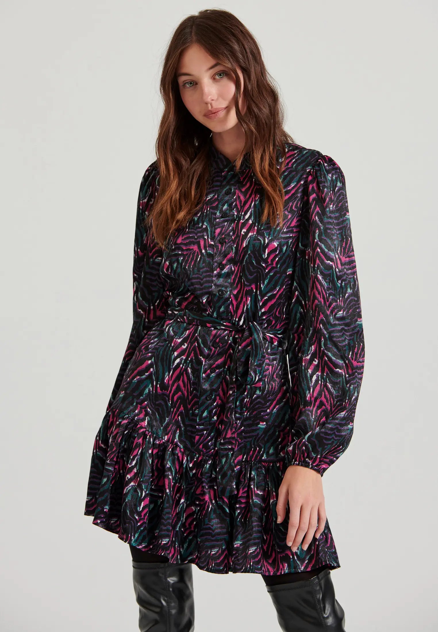 Εμπριμε μινι φορεμα με βολαν