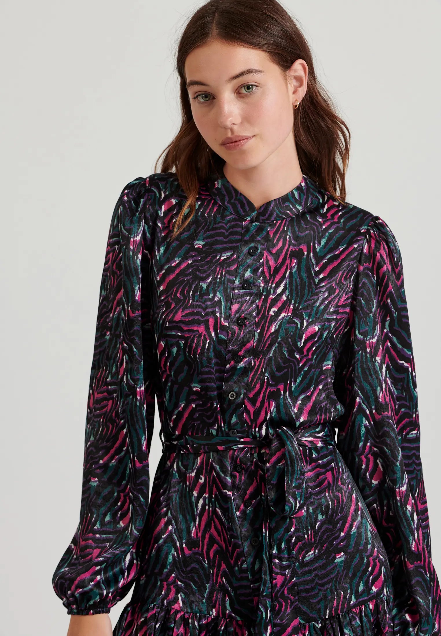 Εμπριμε μινι φορεμα με βολαν