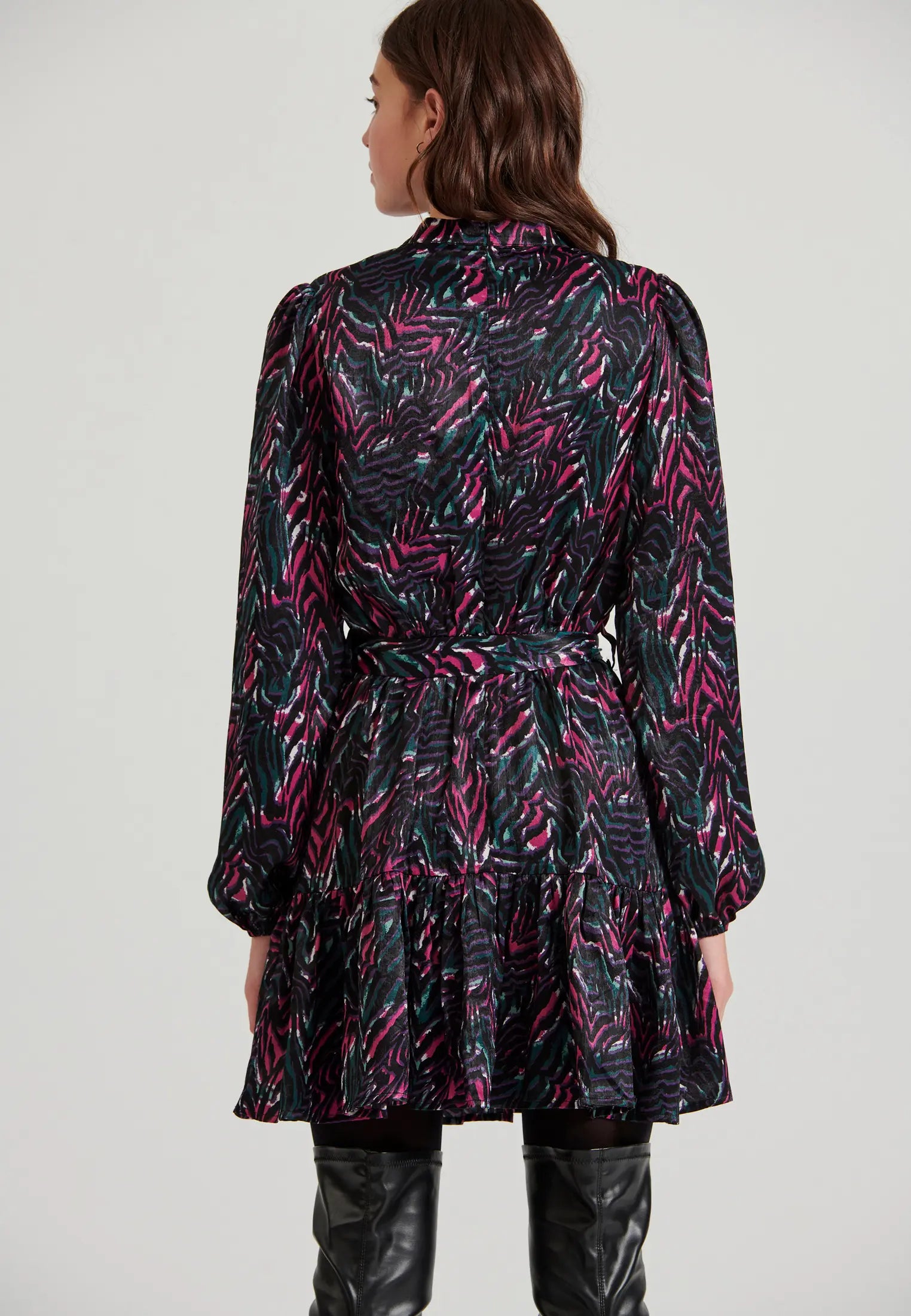 Εμπριμε μινι φορεμα με βολαν