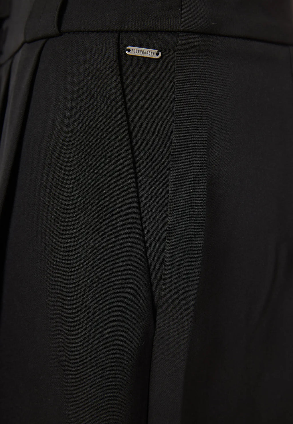 Loose fit σορτς με πιετες στη μεση