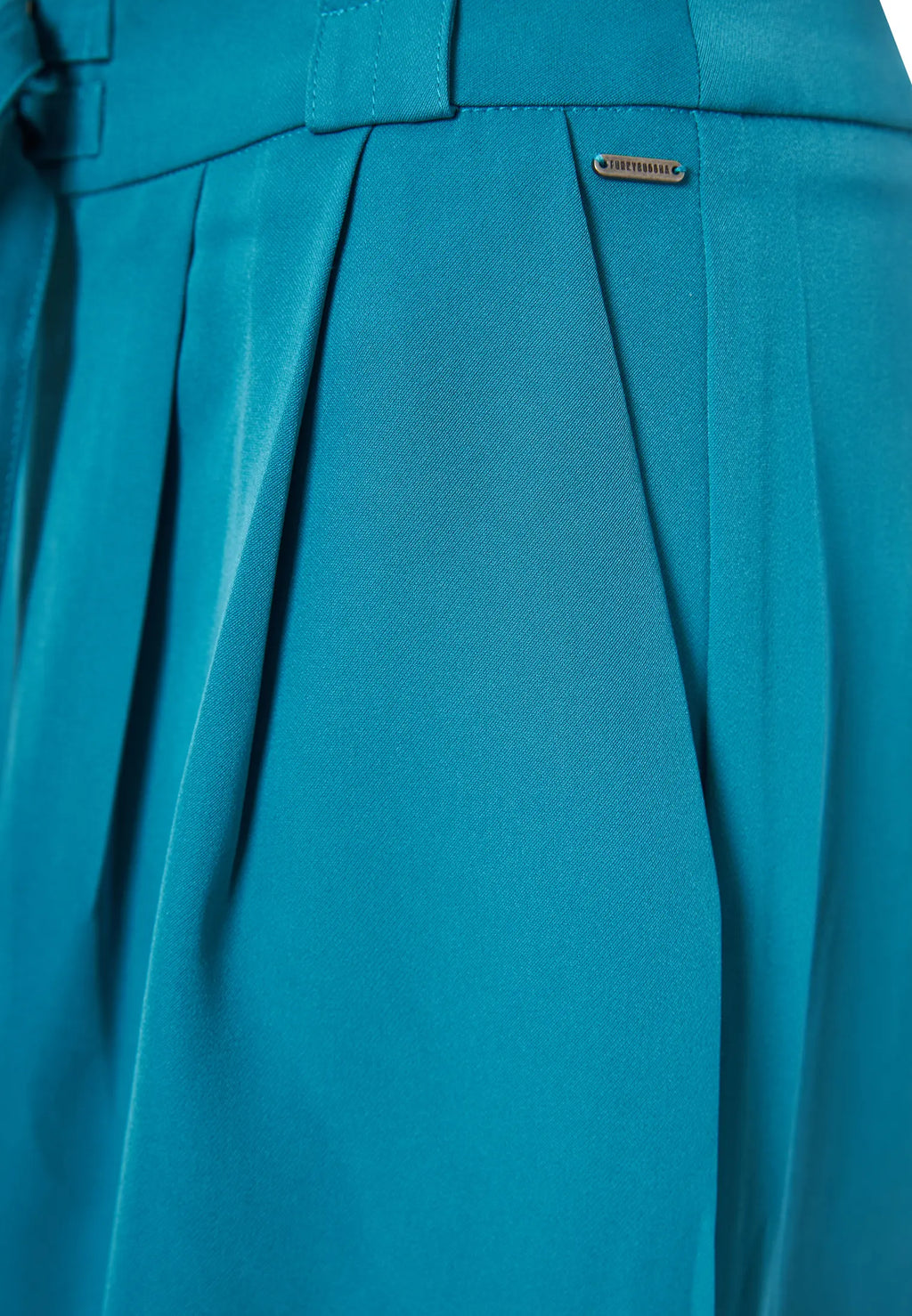 Loose fit σορτς με πιετες στη μεση