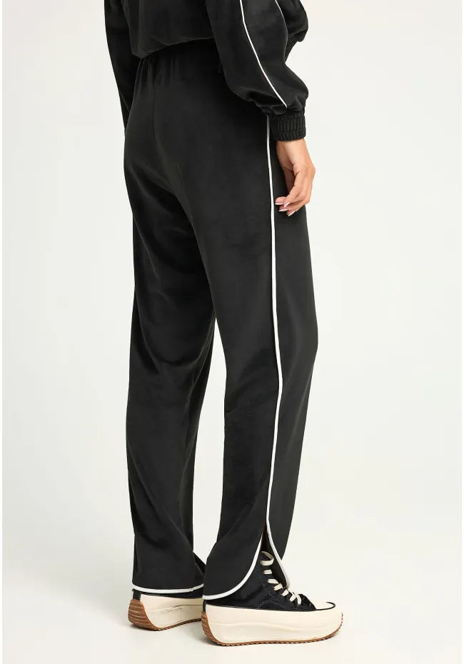 Βελουτε παντελονι φορμας με ριγα μαυρο