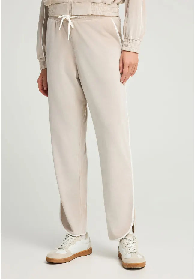 Βελουτε παντελονι φορμας με ριγα μπεζ