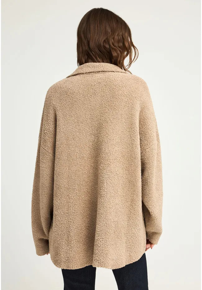 Γυναικεία ζακέτα μπεζ σε fleece ύφανση με κουμπιά