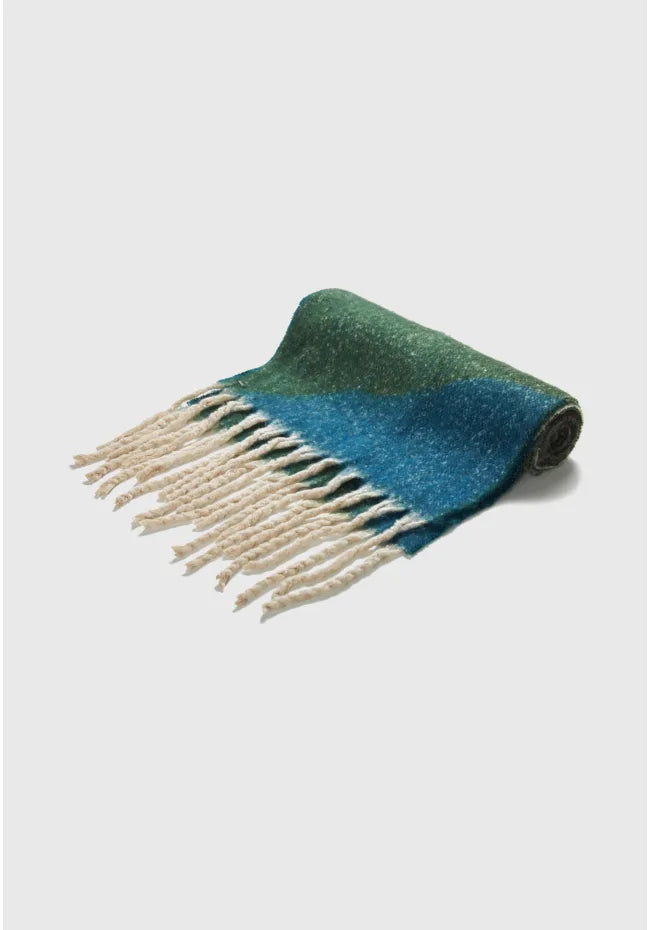 Κασκολ με σχεδιο και κροσσια