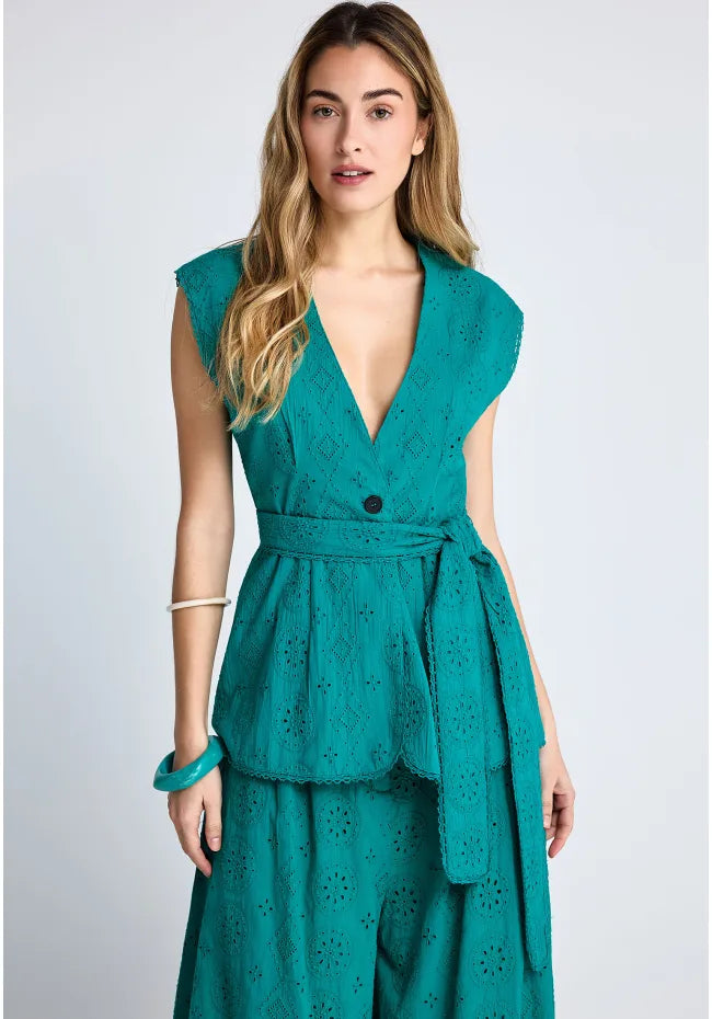 Γιλεκο με διατρητο σχεδιο