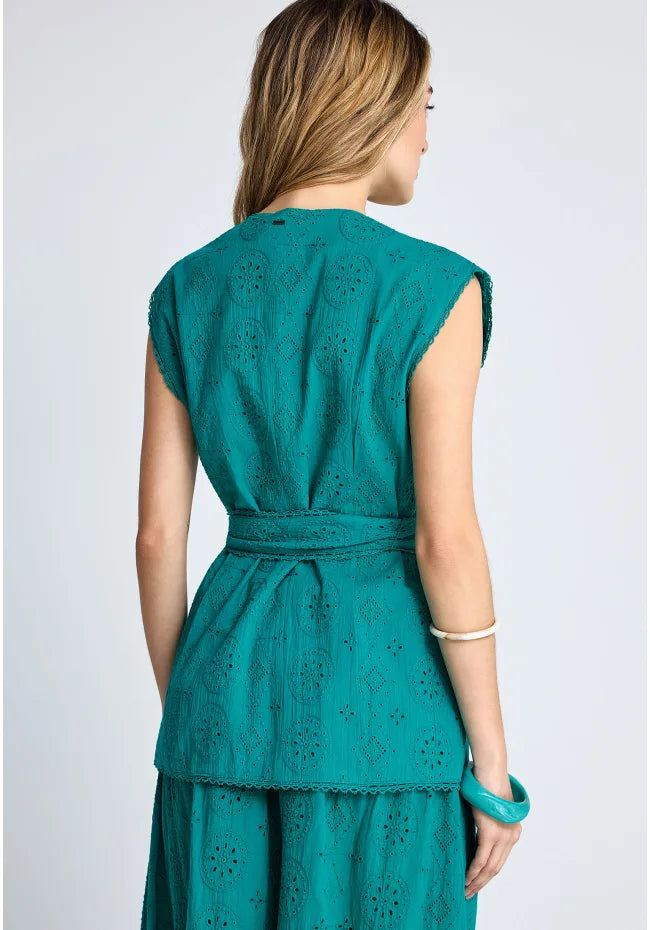 Γιλεκο με διατρητο σχεδιο