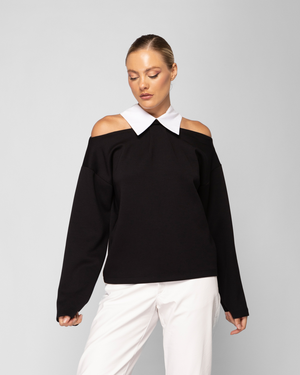 Blouse with white collar