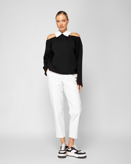 Blouse with white collar