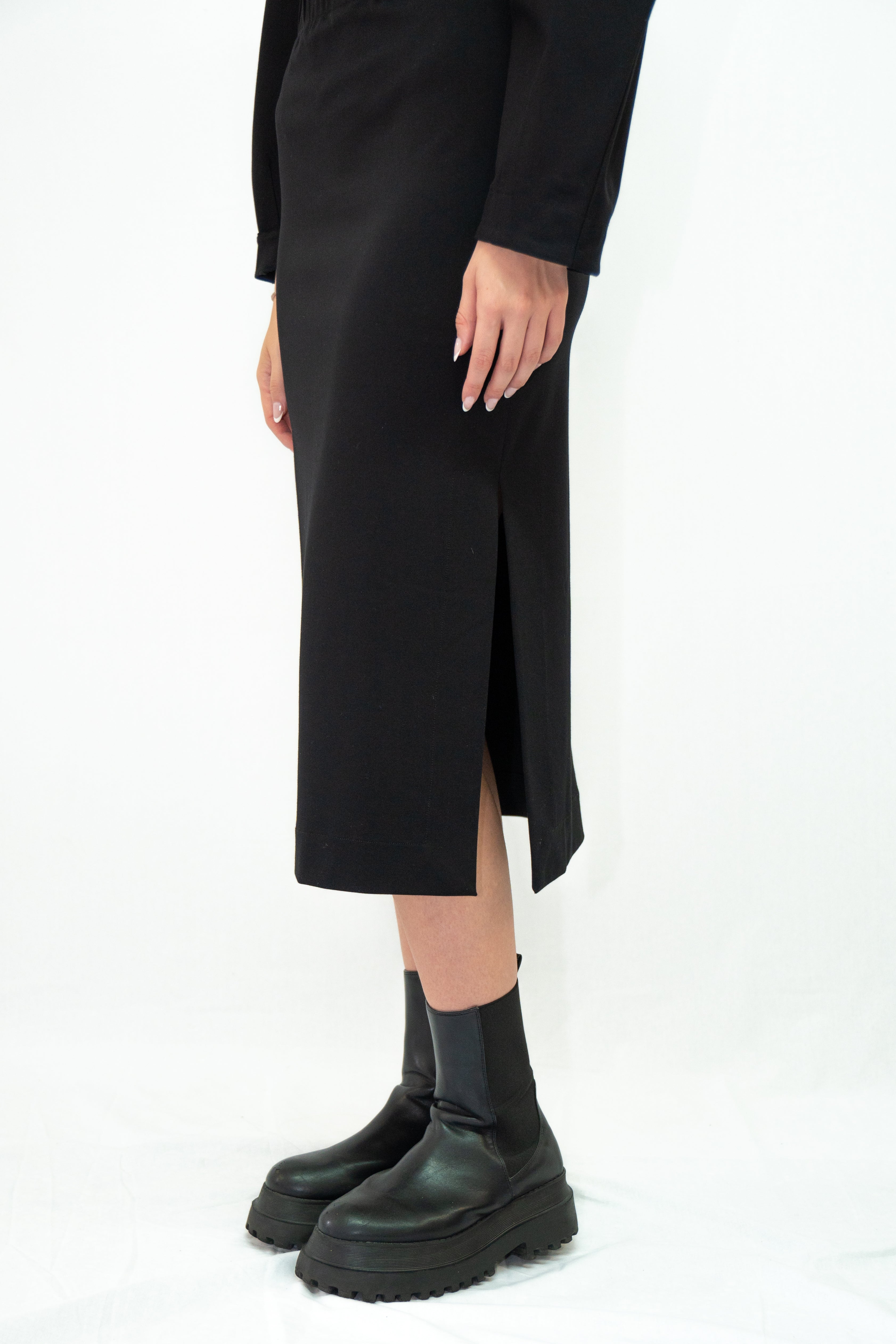 Midi φουστα με σκισιμο μεχρι το γονατο