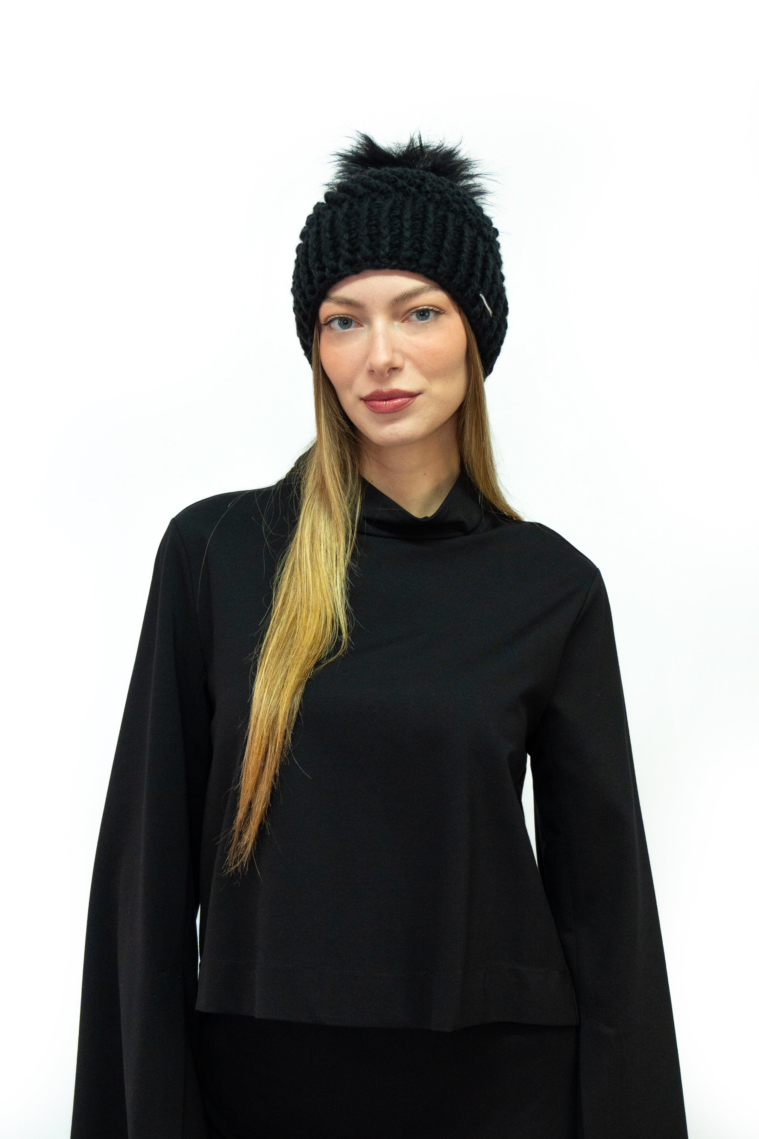 Μπλουζα με σκισιμο στο μανικι